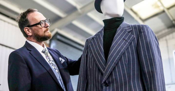 Suit worn by Led Zeppelin legend set to fetch £1,500 at auction