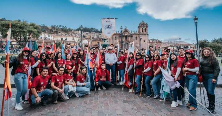 Cusco realizó multitudinario corso por el Día Muncial del Turismo