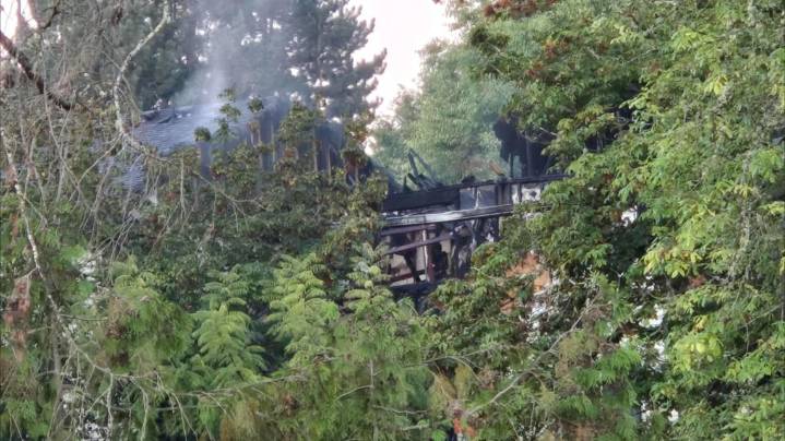 Residents displaced after apartment fire in Aloha