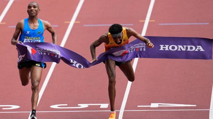 El 'despistado' tanzano Simbu se corona en la maratón con 'photo finish'