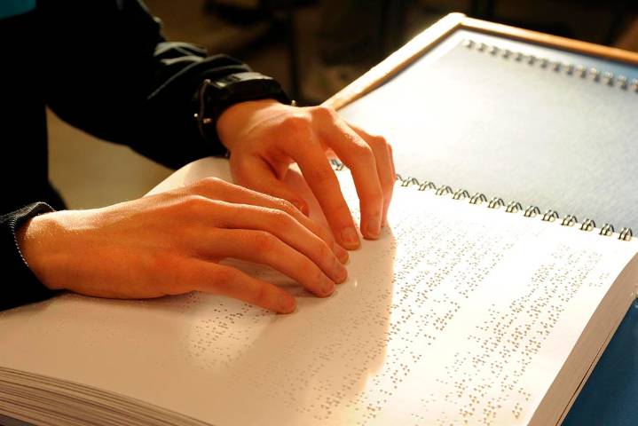 La ONCE destaca el braille como herramienta esencial para la vuelta al cole de 322 estudiantes ciegos en Málaga