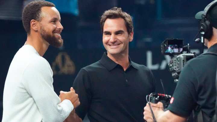 Federer desliza que los directores de torneo favorecen las condiciones de pista más propicias para que Sinner y Alcaraz lleguen a las finales