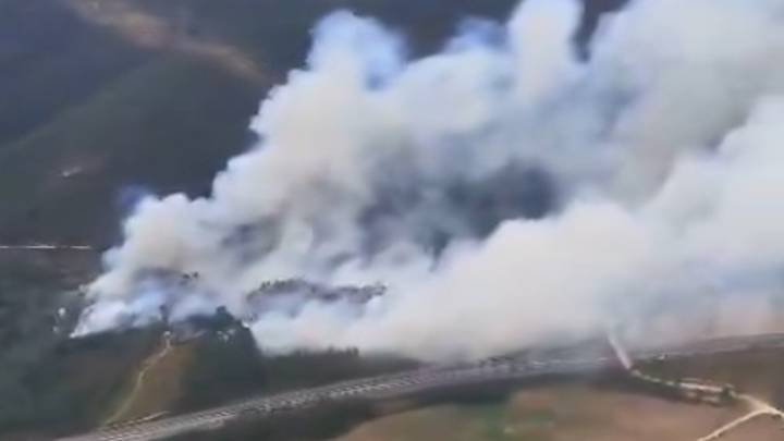 Cinco bomberos resultan heridos con quemaduras en el incendio de Barreiros