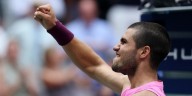 Carlos Alcaraz tuvo una actuación contundente ante Novak Djokovic y se clasificó a la final del US Open