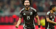 México pierde a César Huerta por lesión para los amistosos ante Japón y Corea del Sur