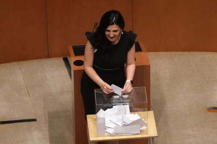 Aceptan diputados de Morena que Kenia López presida la Mesa Directiva