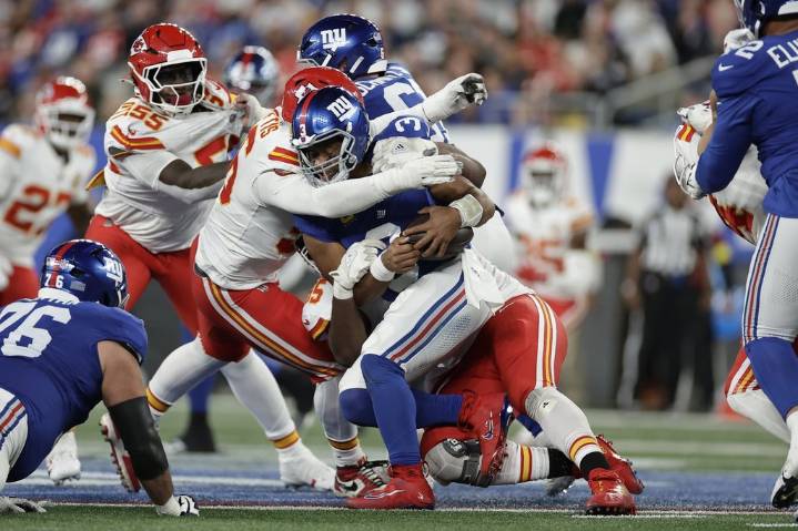 Chiefs star Chris Jones returns from aunt’s funeral in Mississippi to play against Ravens