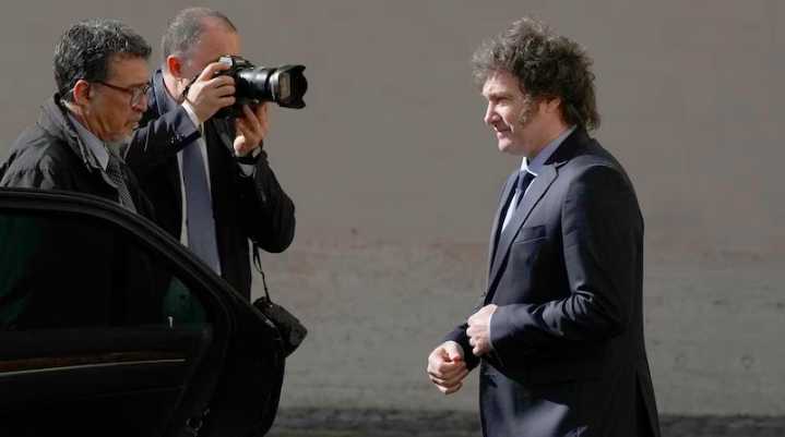 Argentina negocia un préstamo de emergencia con Estados Unidos, anunció el presidente Milei