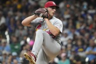 Deadspin | Cardinals, Giants still battling, but playoff hopes fading