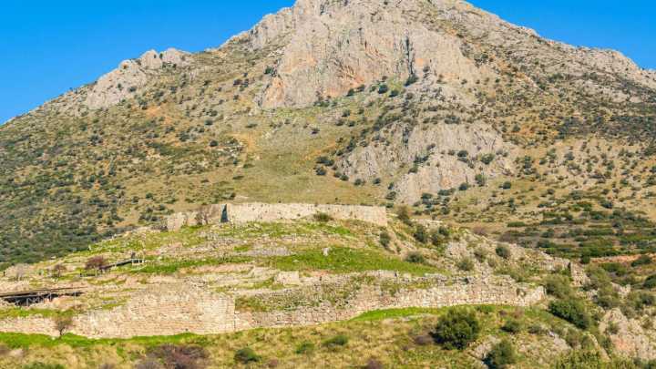 Un joven arqueólogo excava en el Peloponeso y desentierra una ciudad perdida: nadie imaginaba lo que había bajo sus pies