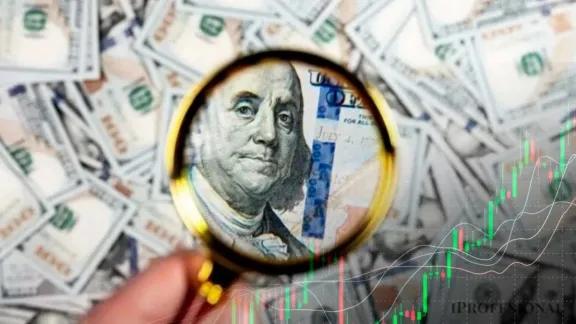 Dólares “bajo el colchón”: caen los depósitos y crece la alerta financiera