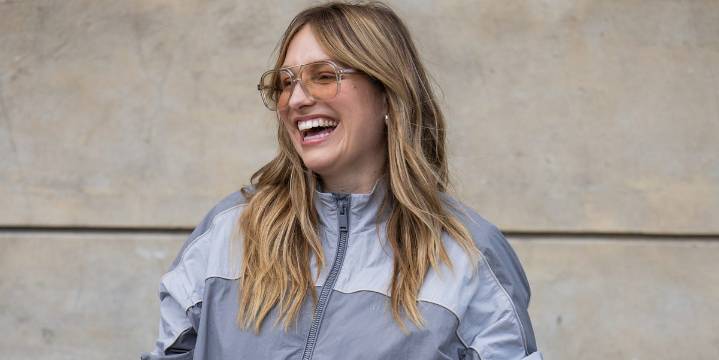 Cortavientos técnico: la inesperada moda que obsesiona a las expertas y que ya adelantaron las pasarelas