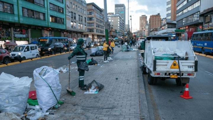 Recogen más de 137 toneladas de escombros y 480 llantas abandonadas en Bogotá