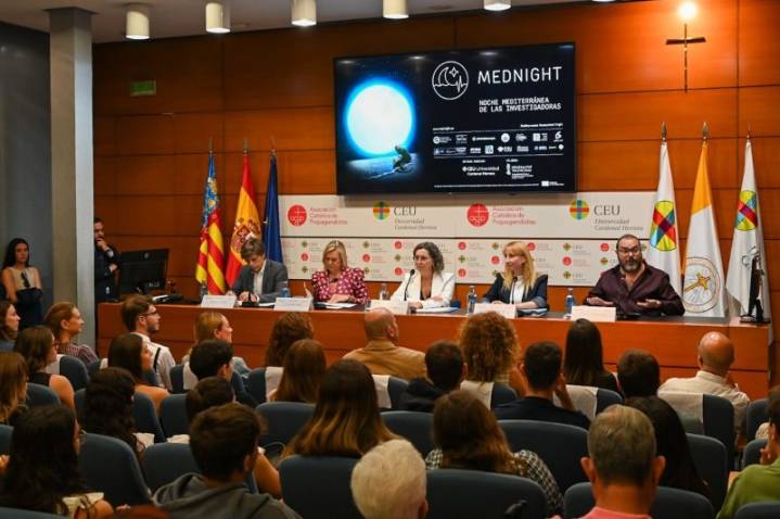 La CEU UCH convierte su sede en Valencia en un laboratorio abierto para celebrar la Noche Mediterránea de las Investigadoras