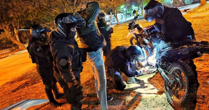 Recuperan motocicleta robada tras persecución