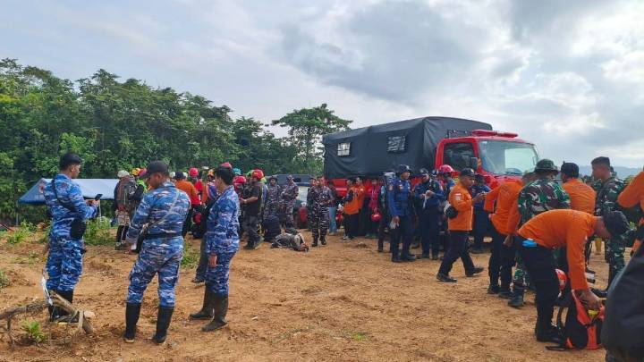 Rescuers search for helicopter that went missing in Indonesia's Borneo
