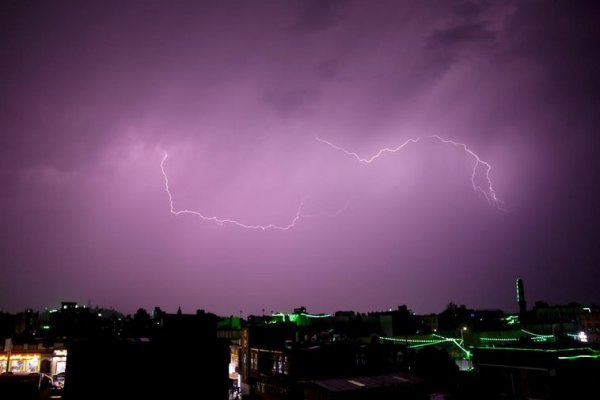 Muere fulminado por un rayo cuando salió a dar de comer a su perro en mitad de una tormenta