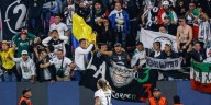 Así fue el impresionante acompañamiento de la hinchada del Once Caldas en Quito en la victoria ante Independiente del Valle