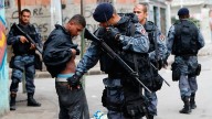 Polémica medida: Río de Janeiro aprobó una bonificación para los policías que maten delincuentes