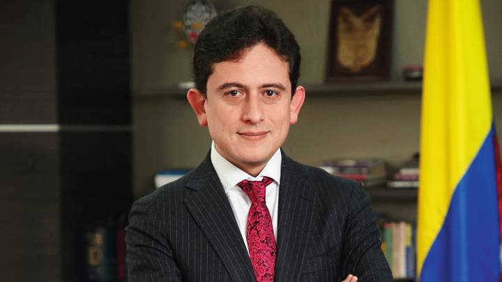 Exministro Luis Carlos Reyes confirma su aspiración presidencial para 2026 y afirma no estar inhabilitado