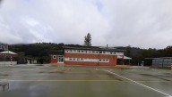 Denuncian "deficiencias" en el colegio Doctor Madrazo: "La ventana por la que entraron a robar el curso pasado sigue sin arreglarse y sus persianas rotas"