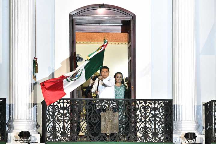 Gobernador reconoce a mujeres, jóvenes, pueblos indígenas y migrantes en su primer Grito de Independencia