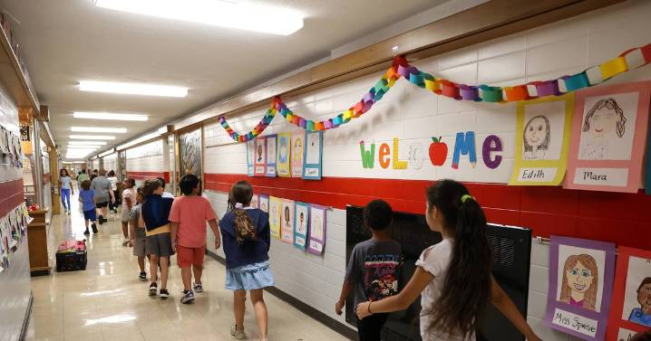 Annual mental health screenings coming to Illinois schools
