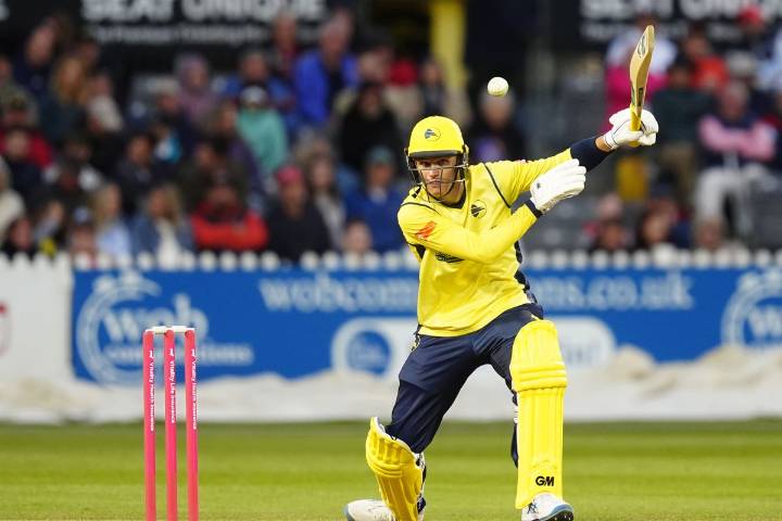 Hampshire sweep aside Durham to reach Vitality Blast semi