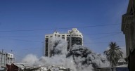 Israel bombardea un nuevo edificio de altura en Franja de Gaza: Netanyahu dijo que "sólo es el comienzo"