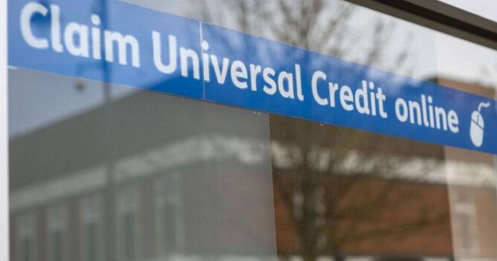 People on Universal Credit can get free energy gadgets to cut bills