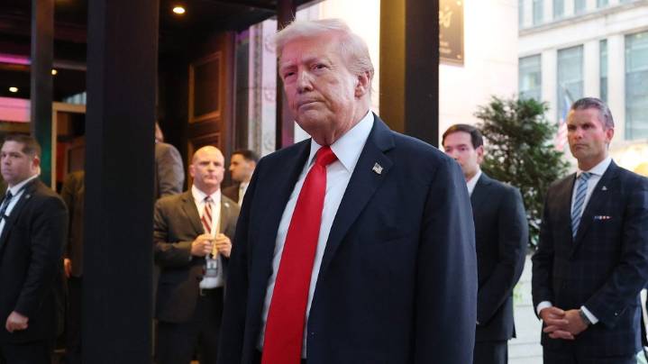 Donald Trump Showered With Hitler Chants During D.C. Dinner Trip