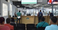 Adultos mayores estarían siendo usados para colarse en filas preferenciales y pagar facturas ajenas de EPA