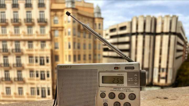Lo que un bombero dice que nunca debes olvidar en el kit de emergencia: "Es lo que más puede ayudarte en una catástrofe"