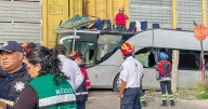 Cae chofer que intentó ganarle el paso a tren