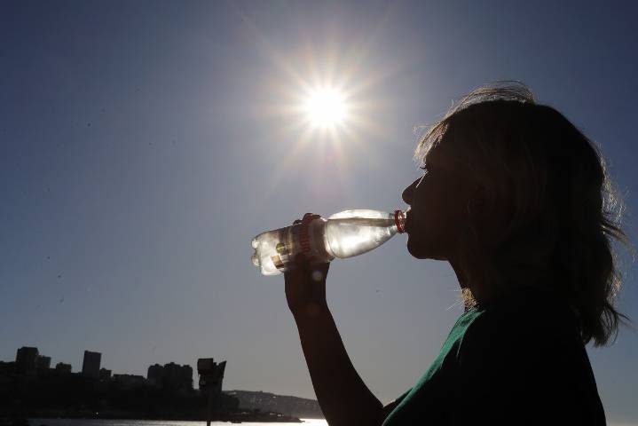 Meteorología emite aviso por altas temperaturas en tres regiones: Se prevén hasta 36 °C