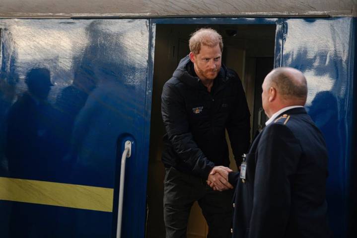 Prince Harry makes surprise visit to Ukraine in support of wounded troops