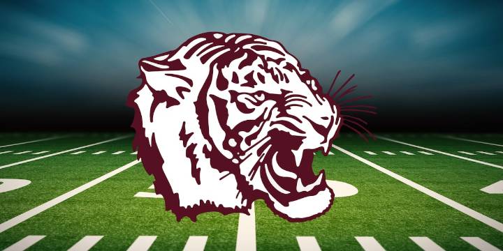 A&M Consolidated win first district game in nailbiter against Pflugerville