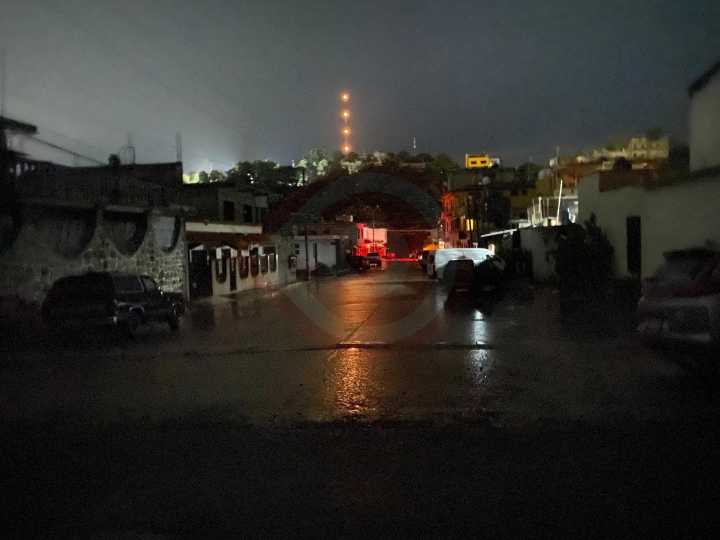 Tormenta eléctrica y fuertes lluvias dejan sin luz a colonias