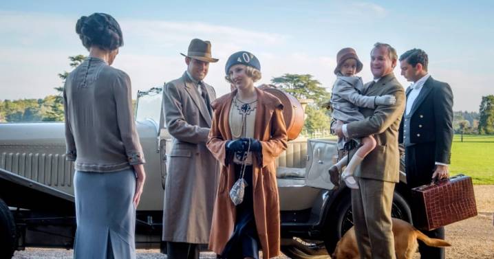 ‘Downton Abbey’ stars walk the red carpet one last time