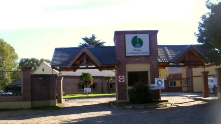 Se hizo una cirugía y le dejaron un tubo en el cuerpo