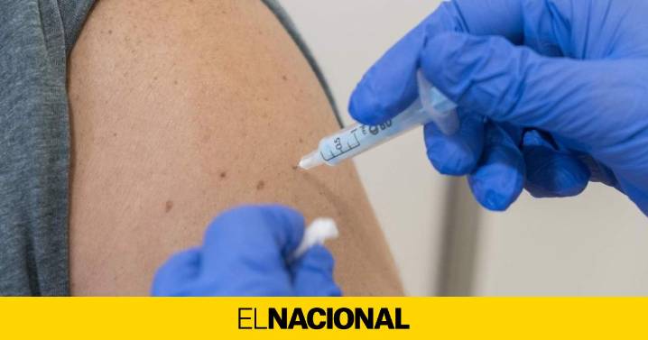 Empieza la campaña de vacunación de la gripe y la covid 2025 en Catalunya: calendario y cita previa