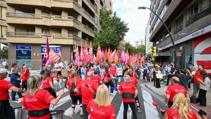 Protesta sindical: "Ningún parlamentario hace 40 horas de hemiciclo. Ni siquiera 35"