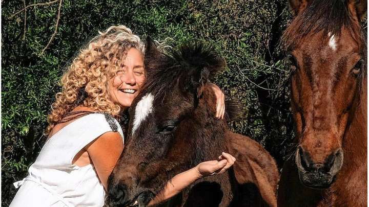 Presentarán el libro "Camino Animal- El Método", que destaca el valor de la terapia con caballos