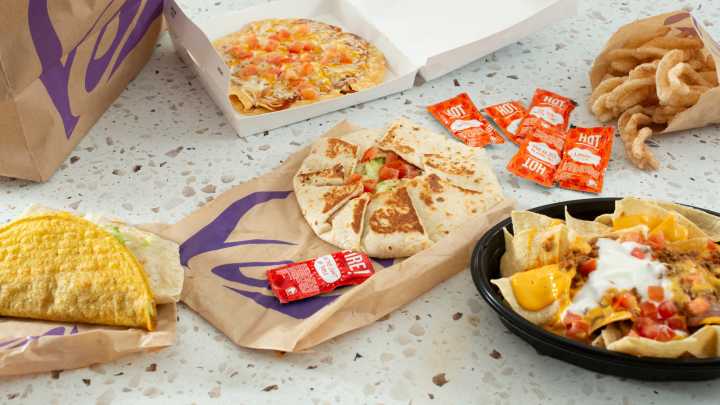 The Ingredient We Didn't Expect To Find In Taco Bell's Bell Sauce