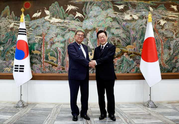 Japan and South Korea leaders commit to closer ties in their final summit