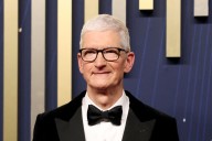 US labor board withdraws claims Apple CEO violated employee rights, Bloomberg News reports
