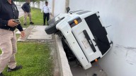 Vuelca camioneta con mujer y su hija en Torreón
