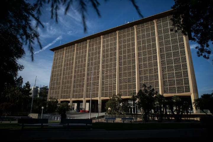California law forbids ICE from making arrests at courthouses. Officers are showing up anyway