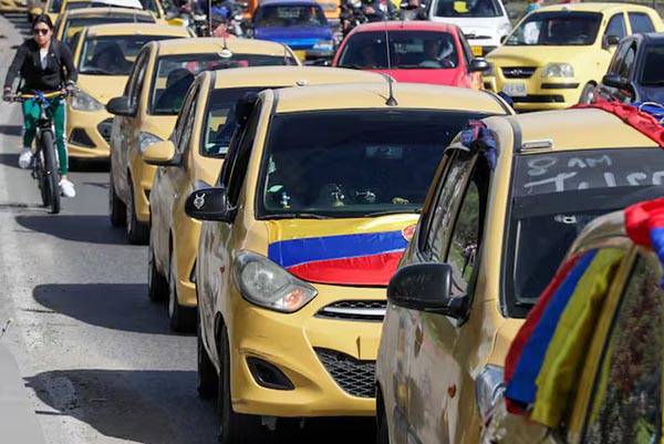 Gremio de conductores realizan paro en Bogotá por problemas de movilidad