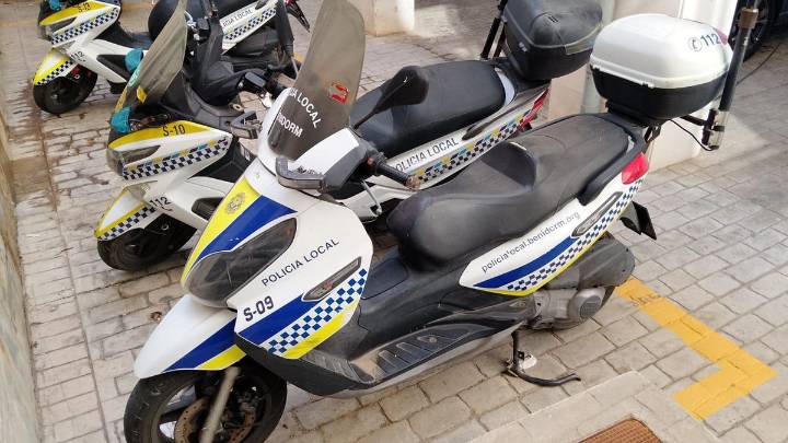 La Policía Local de Benidorm solo tiene una motocicleta y seis scooters en condiciones para patrullar